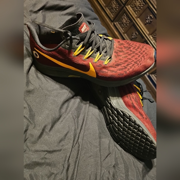 Redskins Nikes - Picture 1 of 1